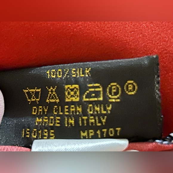 Authentic Louis Vuitton silk scarf. Absolutely gorgeous. - Picture 8 of 16